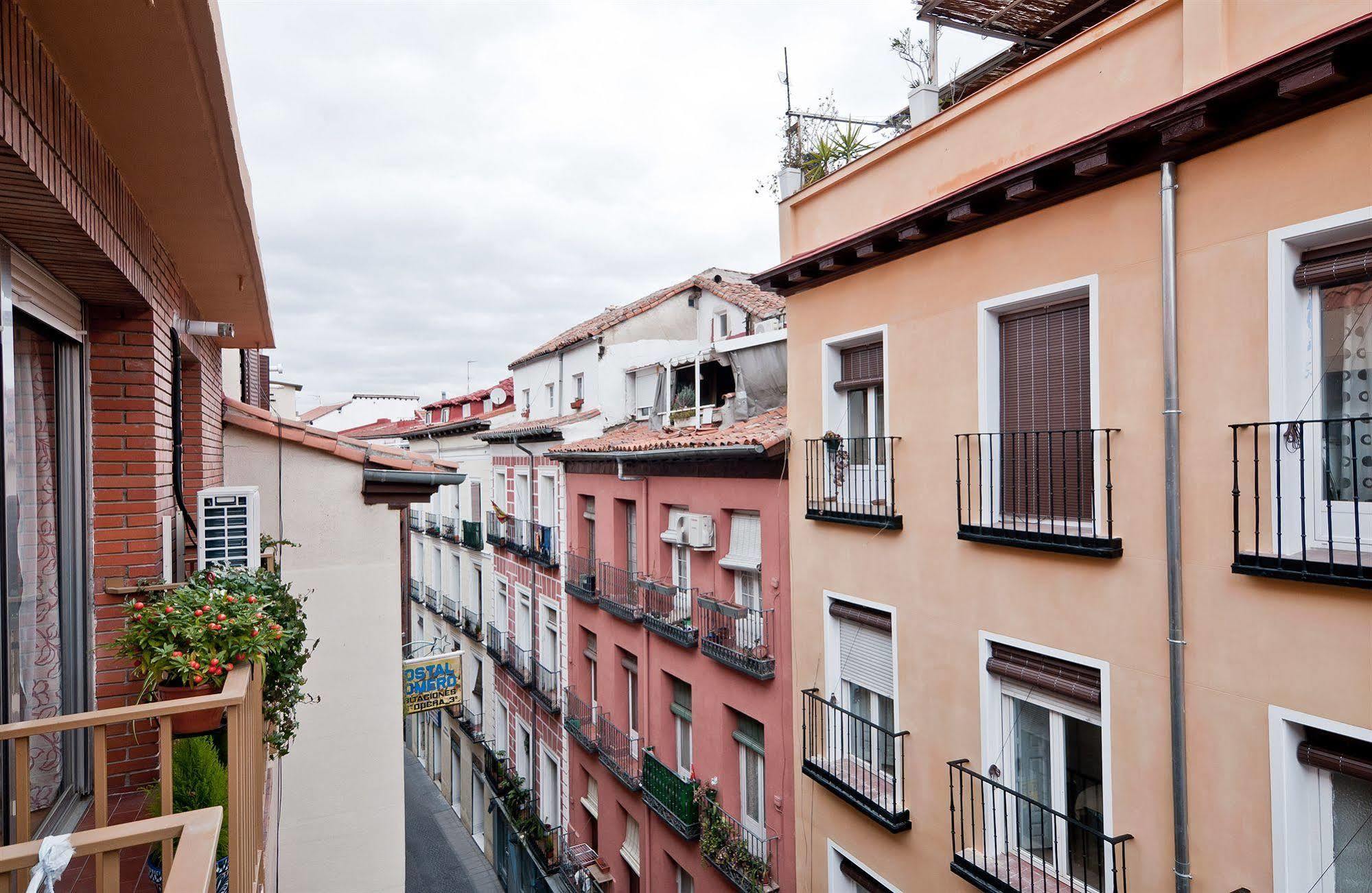 Apartamentos Aqui Me Quedo Madrid Buitenkant foto