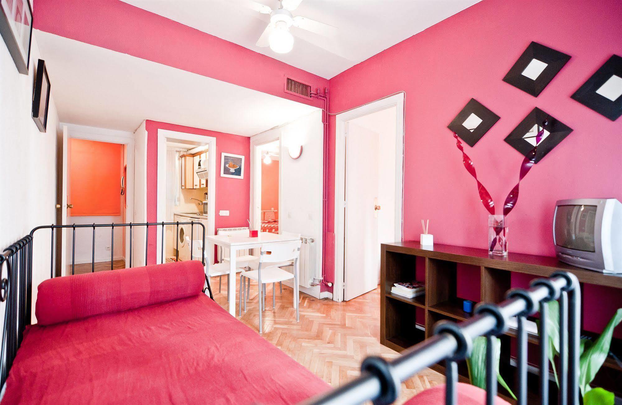 Apartamentos Aqui Me Quedo Madrid Buitenkant foto