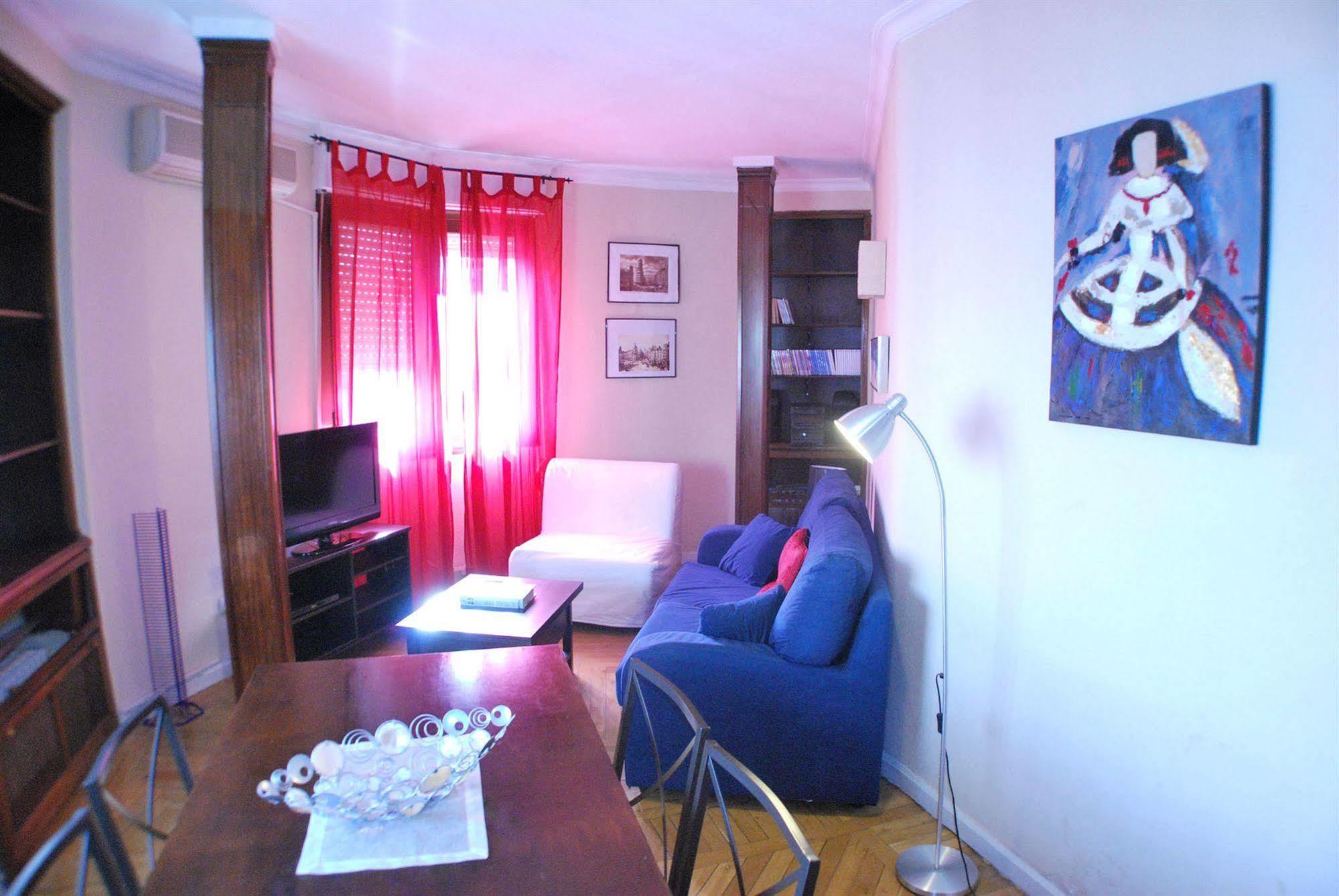 Apartamentos Aqui Me Quedo Madrid Buitenkant foto