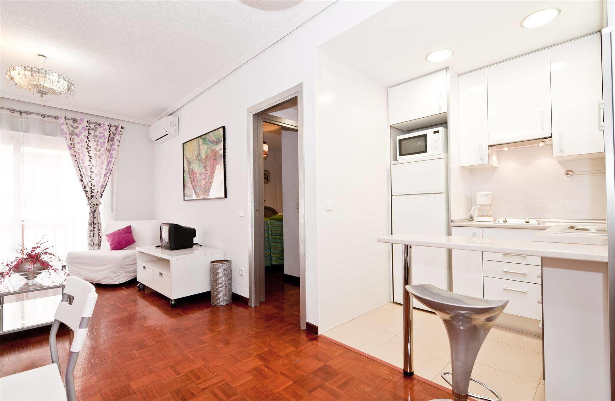 Apartamentos Aqui Me Quedo Madrid Buitenkant foto