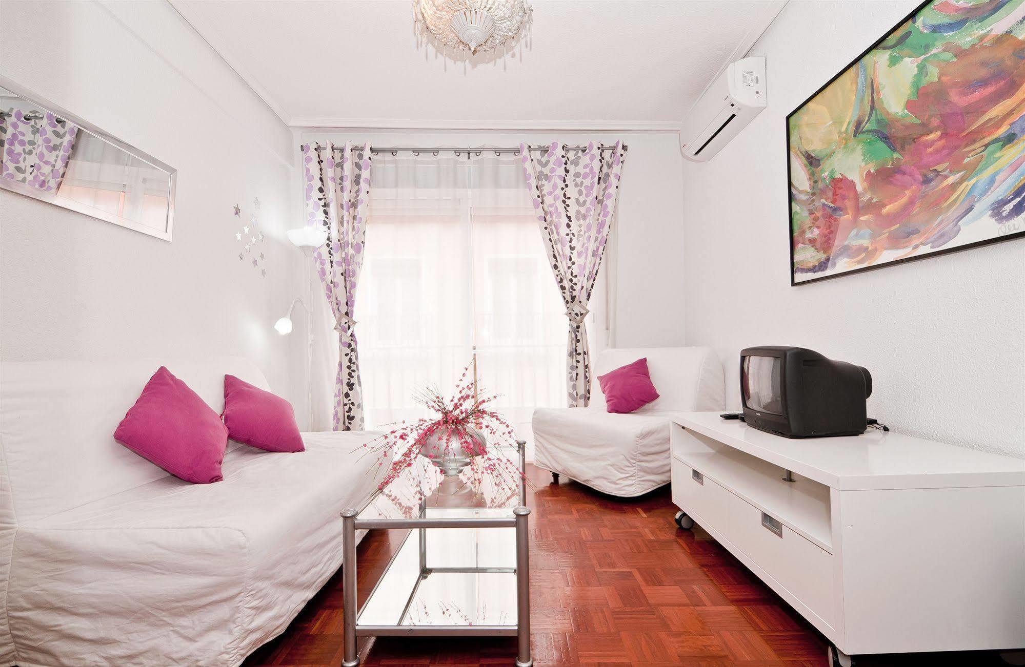 Apartamentos Aqui Me Quedo Madrid Buitenkant foto