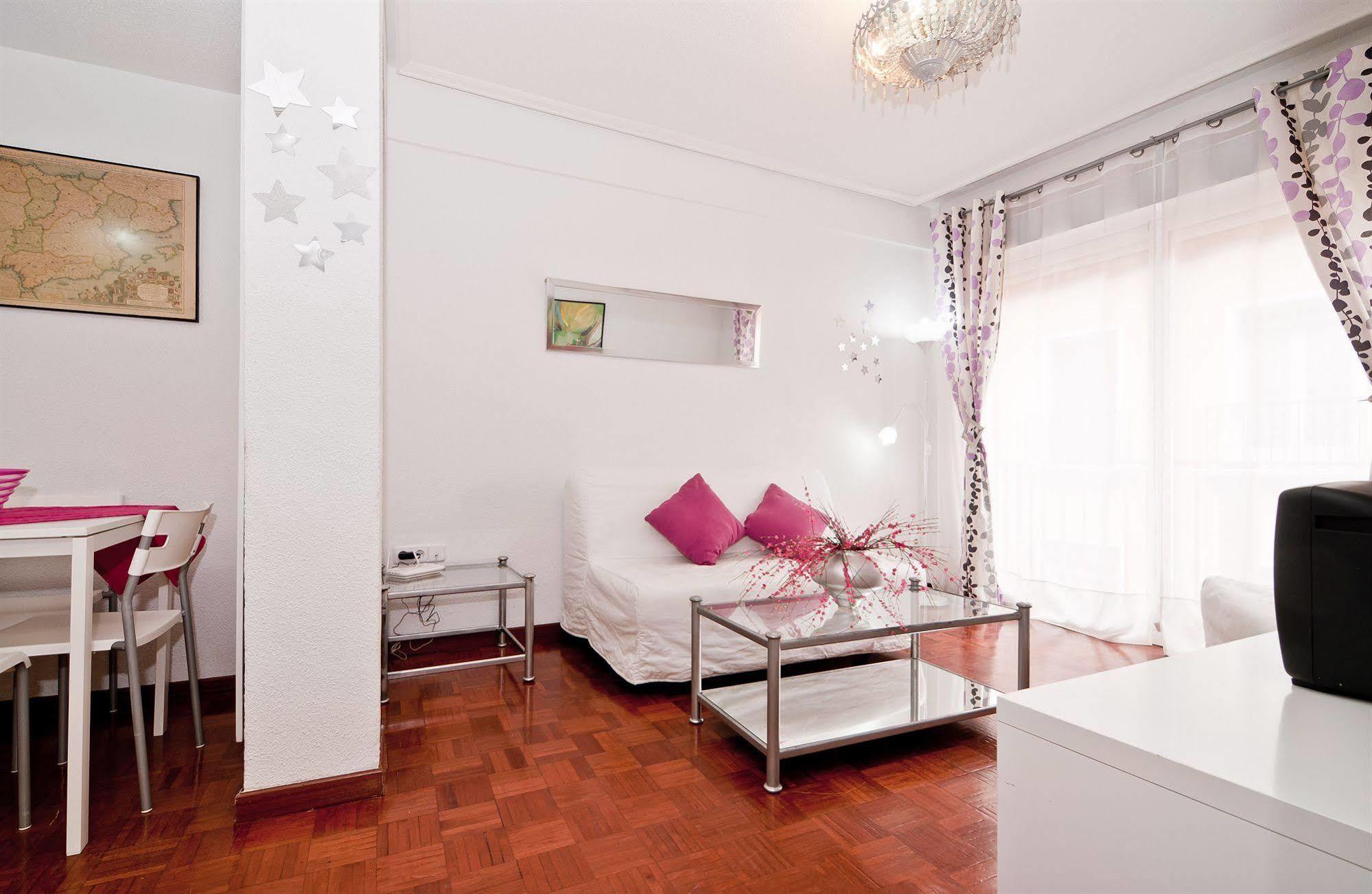 Apartamentos Aqui Me Quedo Madrid Buitenkant foto