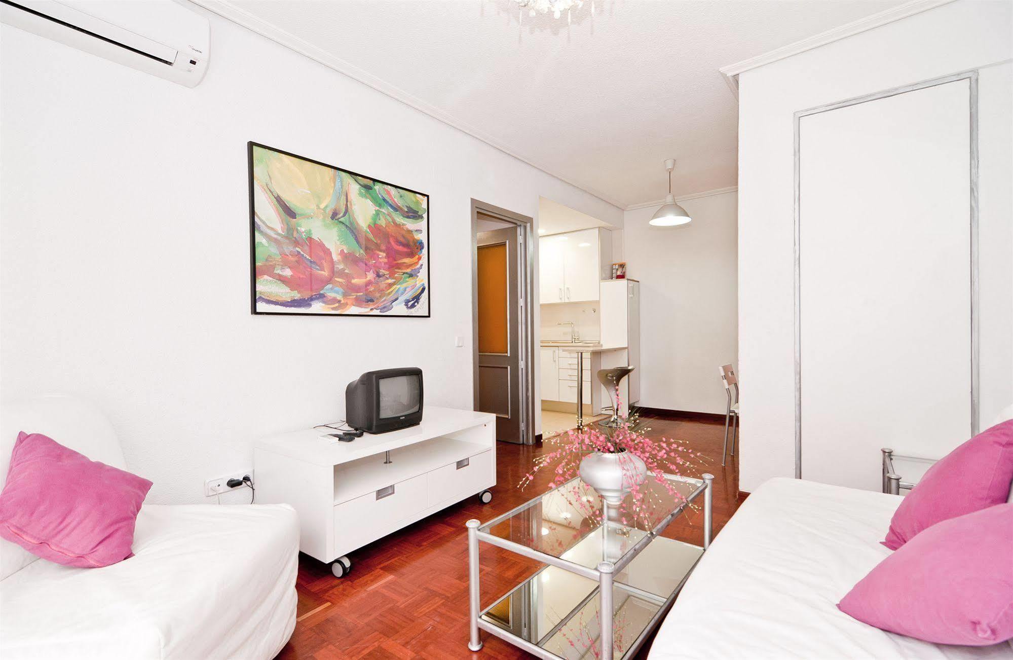 Apartamentos Aqui Me Quedo Madrid Buitenkant foto