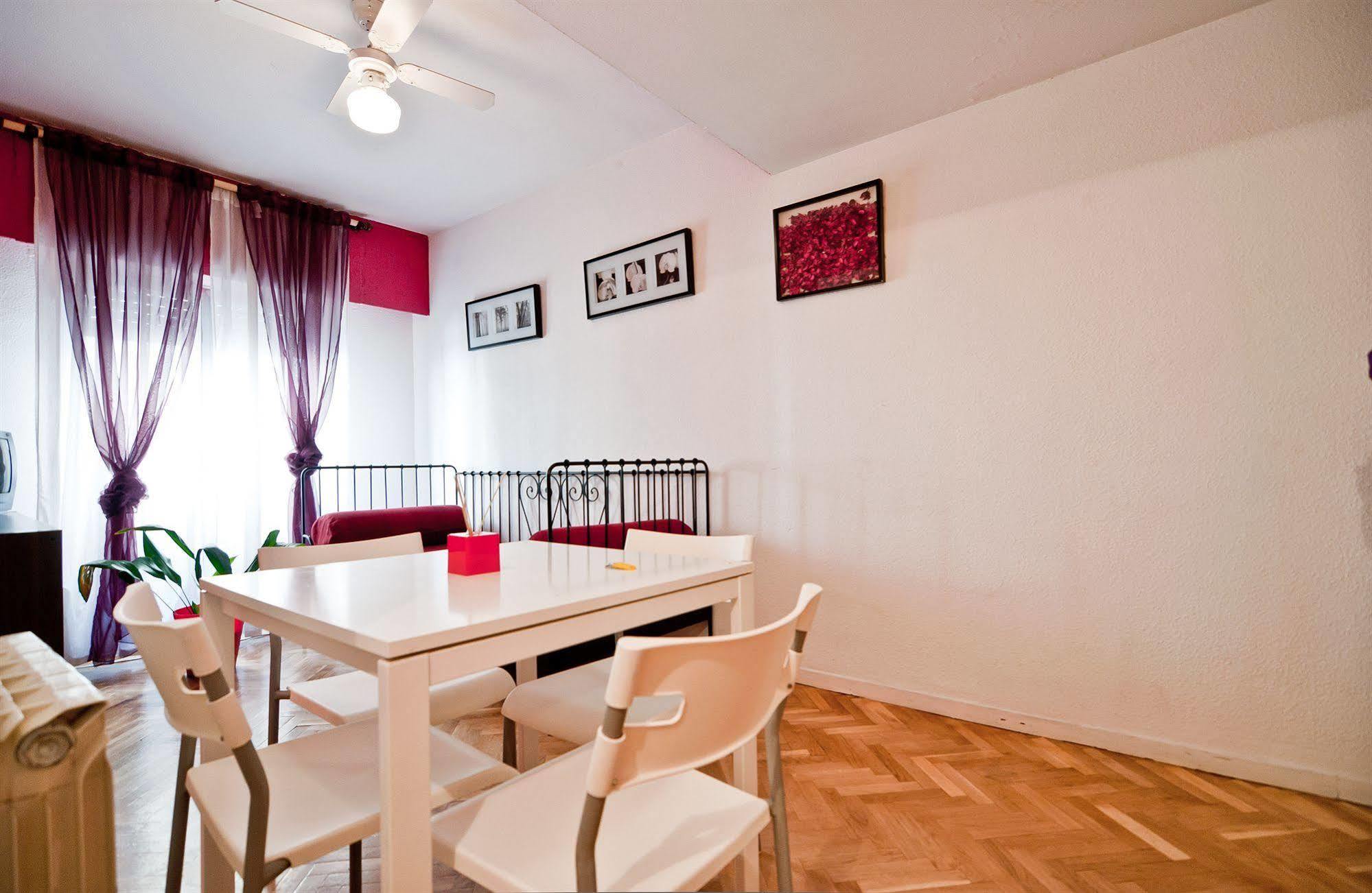 Apartamentos Aqui Me Quedo Madrid Buitenkant foto