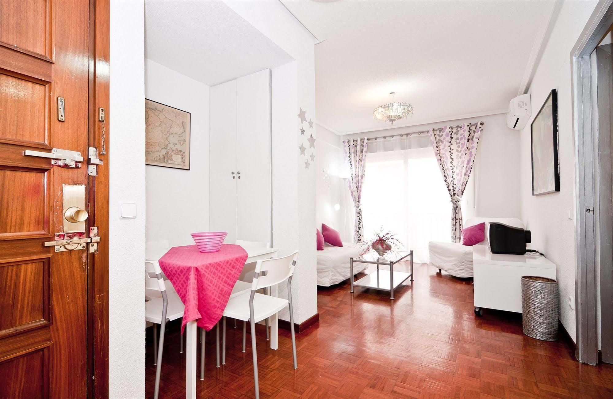 Apartamentos Aqui Me Quedo Madrid Buitenkant foto
