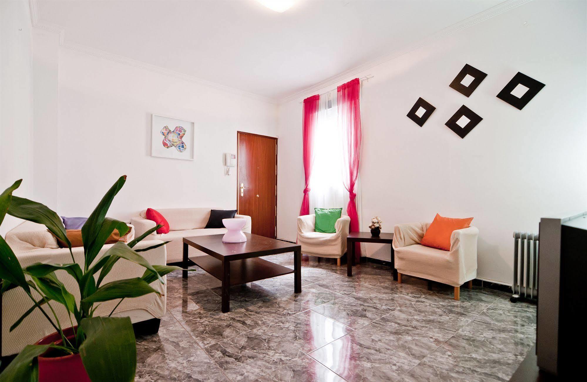 Apartamentos Aqui Me Quedo Madrid Buitenkant foto