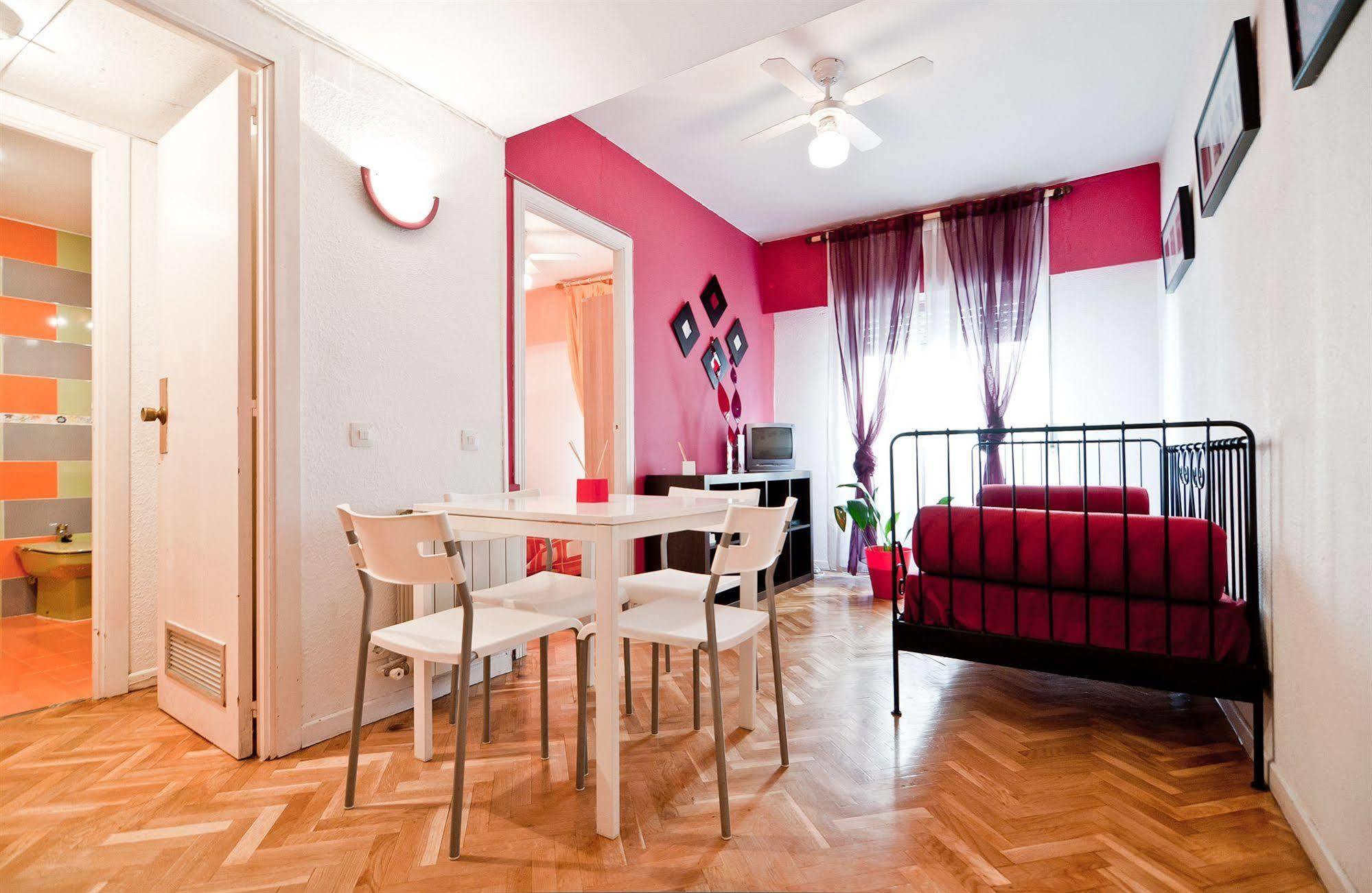 Apartamentos Aqui Me Quedo Madrid Buitenkant foto